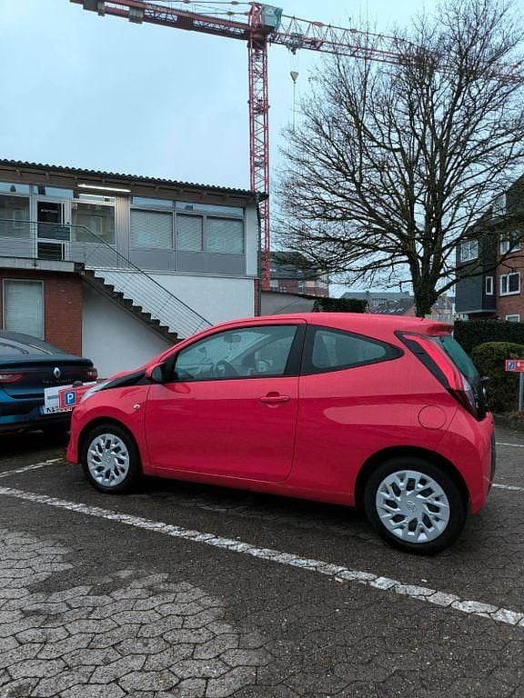Gebraucht Toyota Aygo 72 PS (52 kW) 2018 Rot Kleinwagen