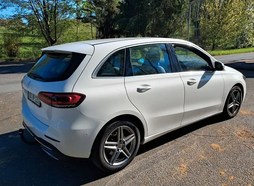 Gebraucht Mercedes B200 163 PS (119 kW) 2019 Weiß Van / Kleinbus