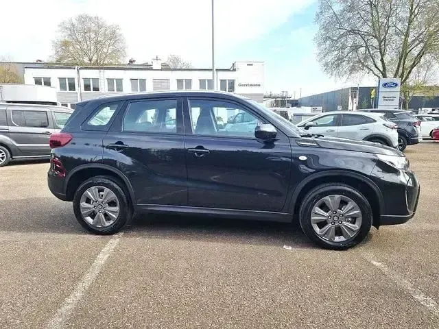 Neu Suzuki Vitara Club 129 PS (94 kW) 2026 Schwarz metallic SUV