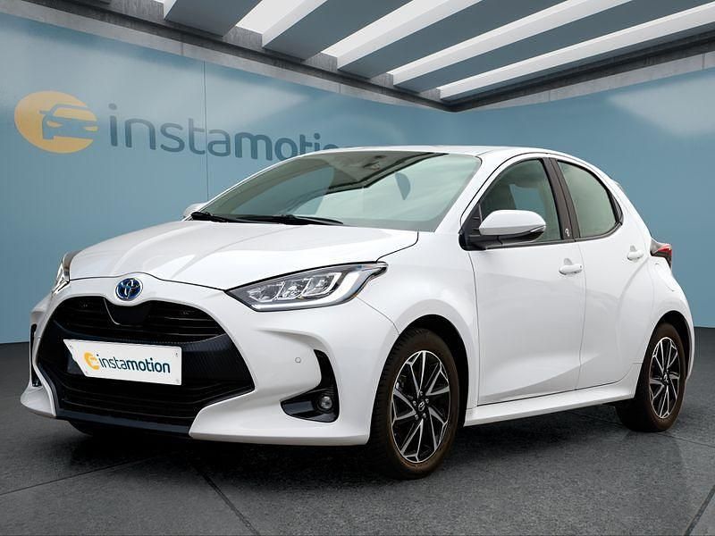 Weiß Gebraucht 2022 Toyota Yaris Hybrid Kleinwagen | 22.049 € (Fairer Preis) - Bild 1/4