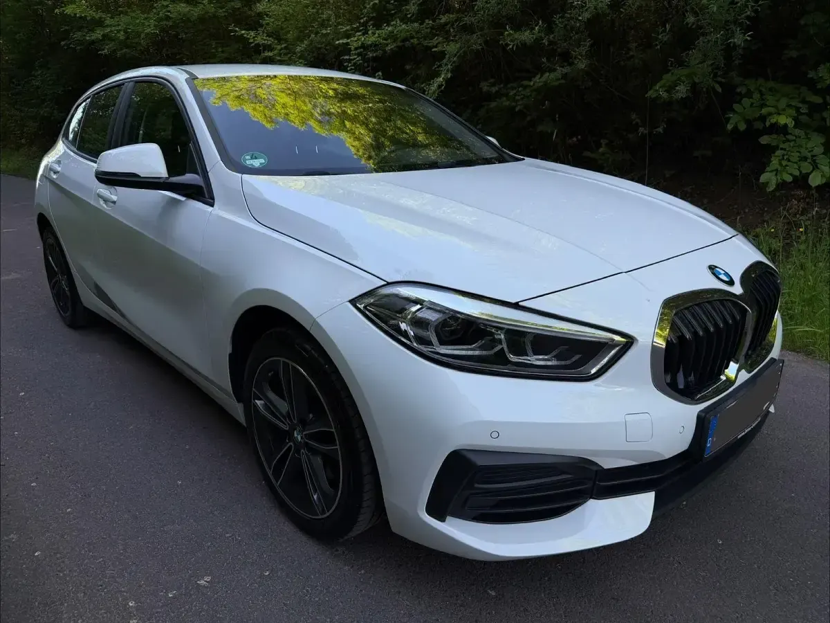 Używany BMW 116 Advantage 109 KM (80 kW) 2021 Biały Hatchback