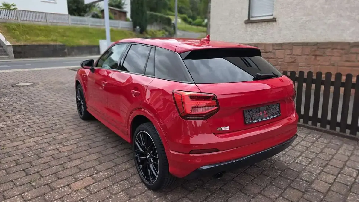 Gebraucht Audi Q2 Sport 116 PS (85 kW) 2018 Tangorot metallic SUV