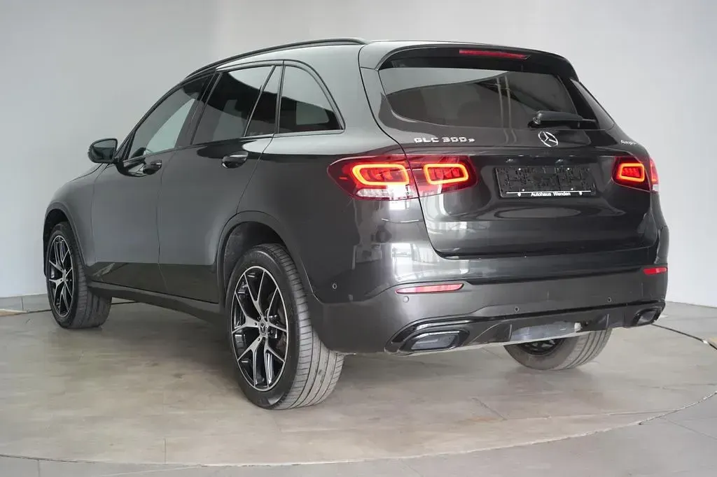 Gebraucht Mercedes GLC300e AMG 320 PS (235 kW) 2022 Grau SUV
