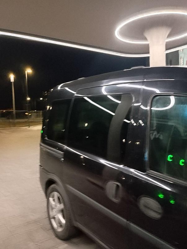 Gebraucht Opel Combo 90 PS (66 kW) 2009 Schwarz Van / Kleinbus