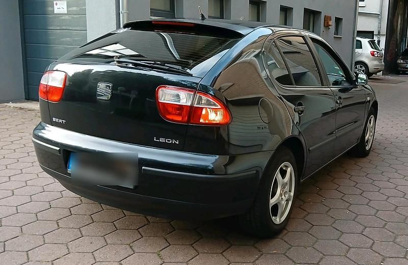Schwarz Gebraucht 2001 Seat Leon Limousine | 500 € (Guter Preis) - Bild 1/4