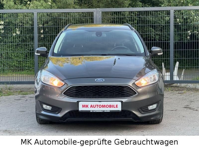 Grau Gebraucht 2015 Ford Focus Business Edition Kombi | 6.490 € (Guter Preis) - Bild 1/4