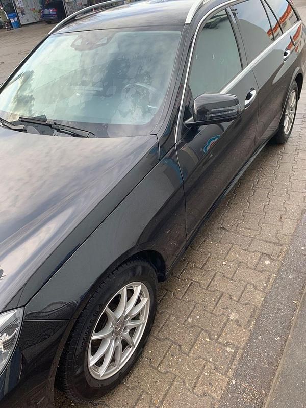 Gebraucht Mercedes E220 Edition 170 PS (125 kW) 2015 Schwarz Kombi