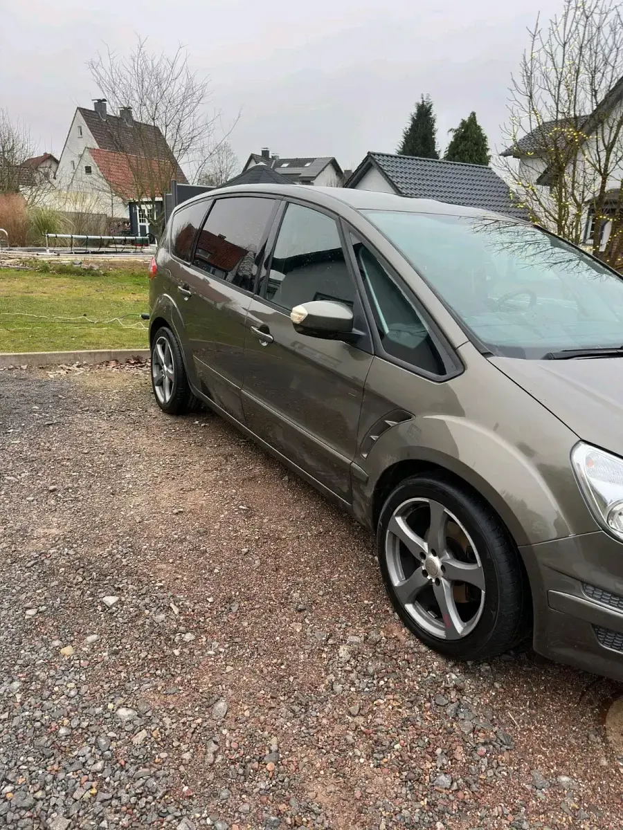Usata Ford S-MAX 140 CV (102 kW) 2010 Verde Monovolume