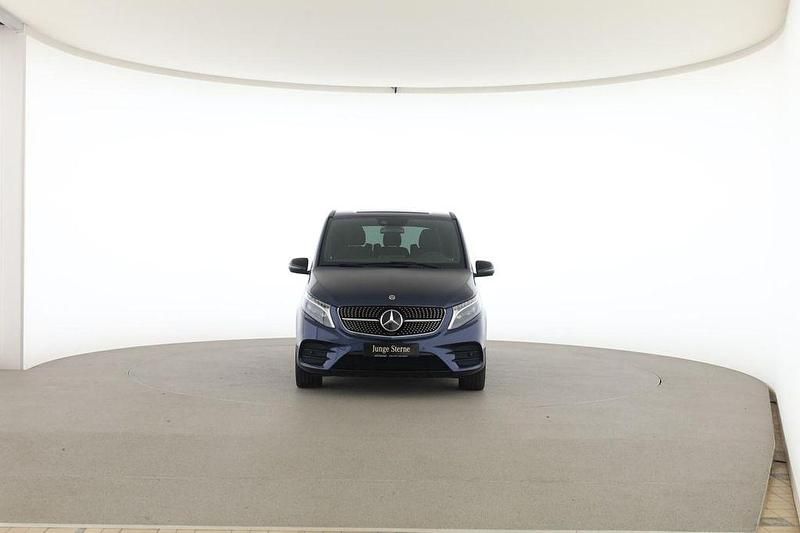 Blau Gebraucht 2023 Mercedes V300 Edition Van / Kleinbus | 60.883 € (Fairer Preis) - Bild 1/4