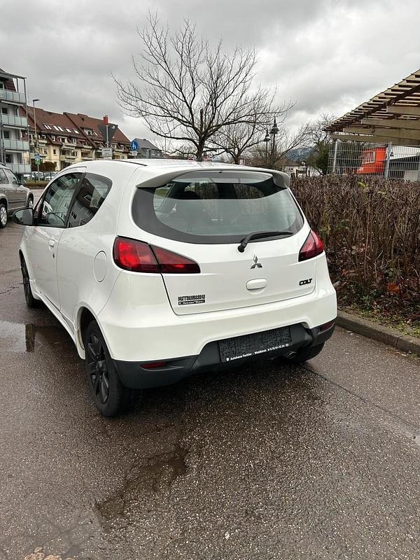 Gebraucht Mitsubishi Colt 95 PS (69 kW) 2011 Weiß Kleinwagen