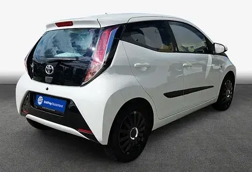 Gebraucht Toyota Aygo Basis 72 PS (52 kW) 2017 Pianosaweiß Kleinwagen