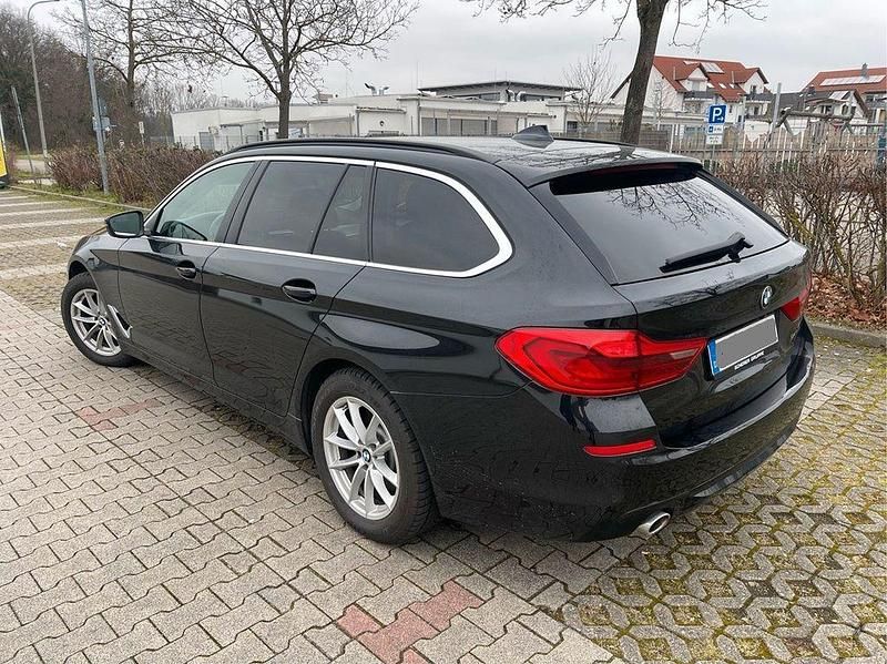 Gebraucht BMW 520 Sport Line 190 PS (139 kW) 2019 Schwarz Kombi