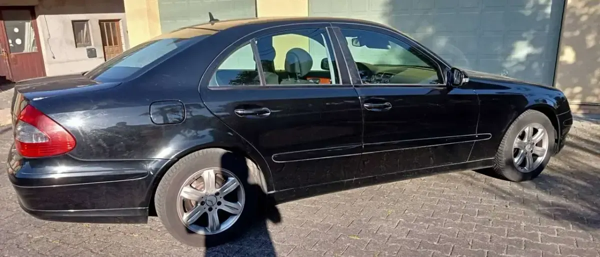 Gebraucht Mercedes E200 Classic 136 PS (100 kW) 2007 Schwarz Limousine