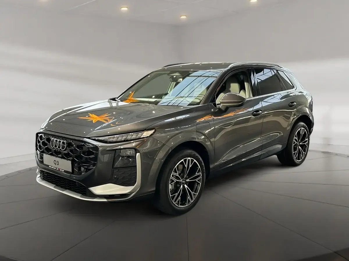 Neu Audi Q3 S-Line 177 PS (130 kW) 2025 Daytonagrau perleffekt SUV