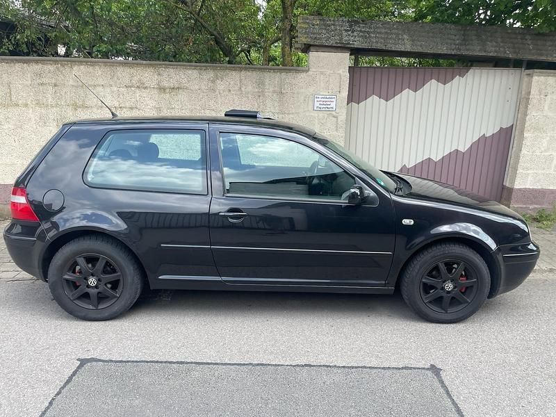 Schwarz Gebraucht 2003 VW Golf IV Kleinwagen | 750 € (Superpreis) - Bild 1/4