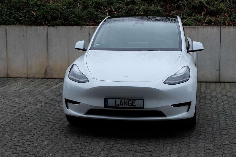 Gebraucht Tesla Model Y RWD 255 kW (347 PS) 2024 Weiß perleffekt SUV