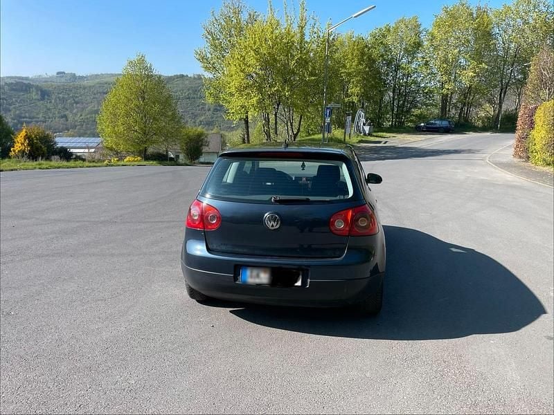 Używany VW Golf IV 105 KM (77 kW) 2004 Niebieski Sedan/Limuzyna