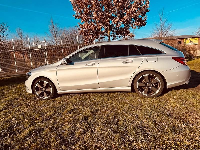 Gebraucht Mercedes CLA200 Shooting Brake 136 PS (100 kW) 2017 Grau Kombi