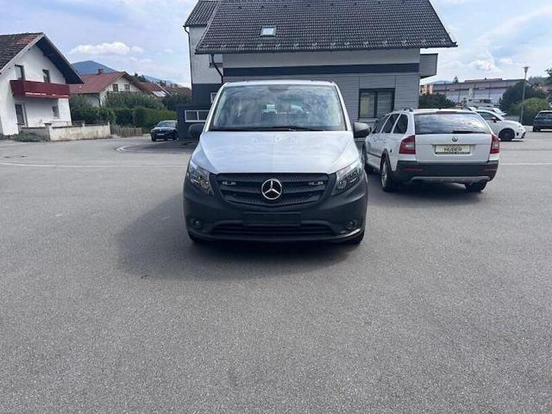 Silber Gebraucht 2017 Mercedes Vito Van / Kleinbus | 18.881 € (Fairer Preis) - Bild 1/4