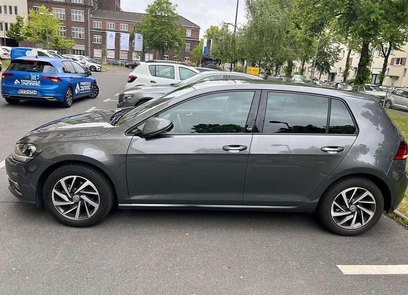 Gebraucht VW Golf VII Sound 110 PS (80 kW) 2017 Grau Kleinwagen