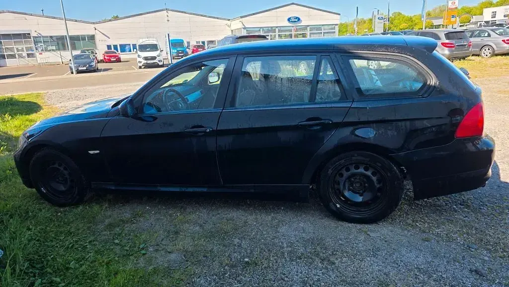 Usata BMW 318 143 CV (105 kW) 2009 Nero Station wagon