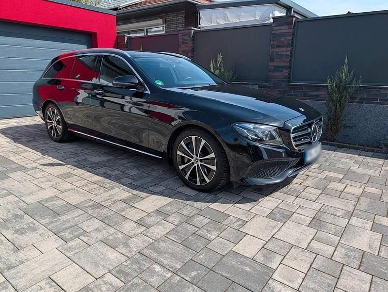 Gebraucht Mercedes E300 306 PS (225 kW) 2019 Schwarz Kombi