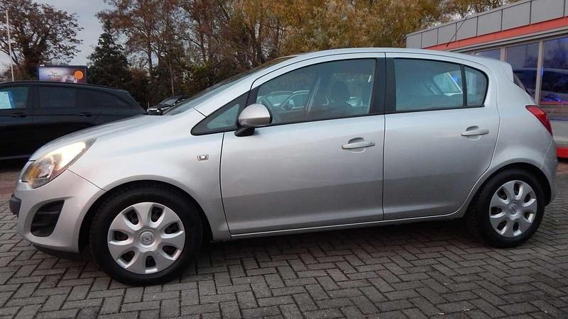 Gebraucht Opel Corsa Edition 95 PS (69 kW) 2014 Argonsilber/switchblade silver Kombi