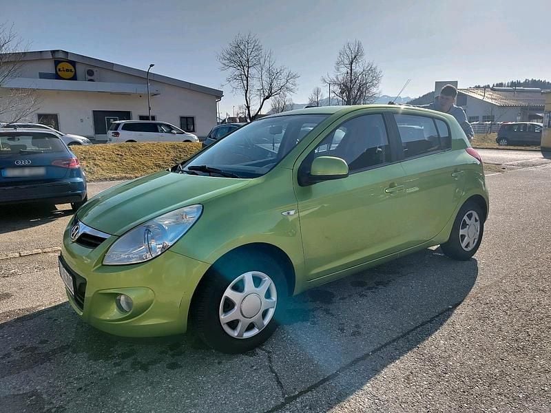 Gebraucht Hyundai i20 77 PS (56 kW) 2010 Grün Kleinwagen