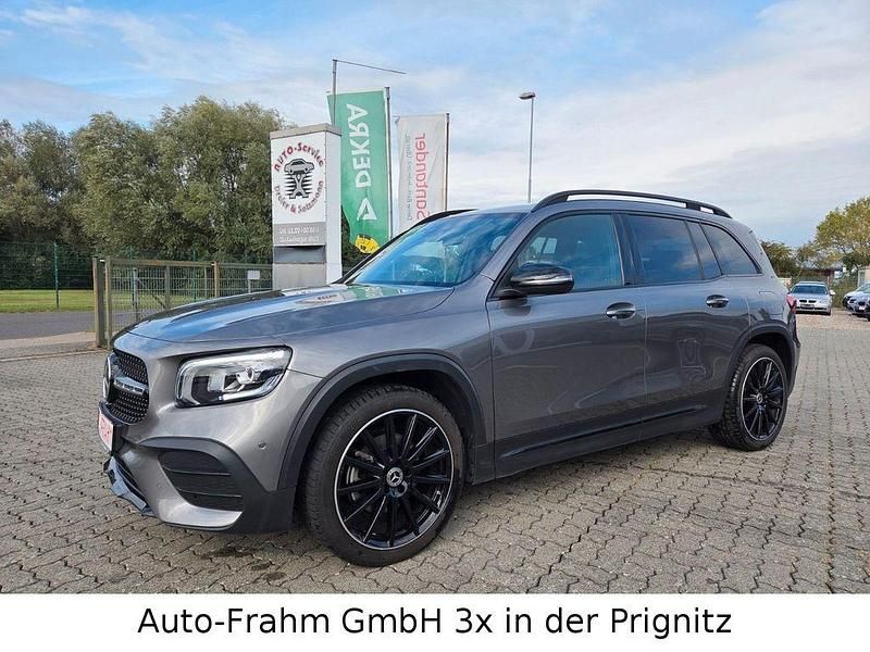 Grau Gebraucht 2023 Mercedes GLB220 AMG line SUV | 39.890 € (Fairer Preis) - Bild 1/4