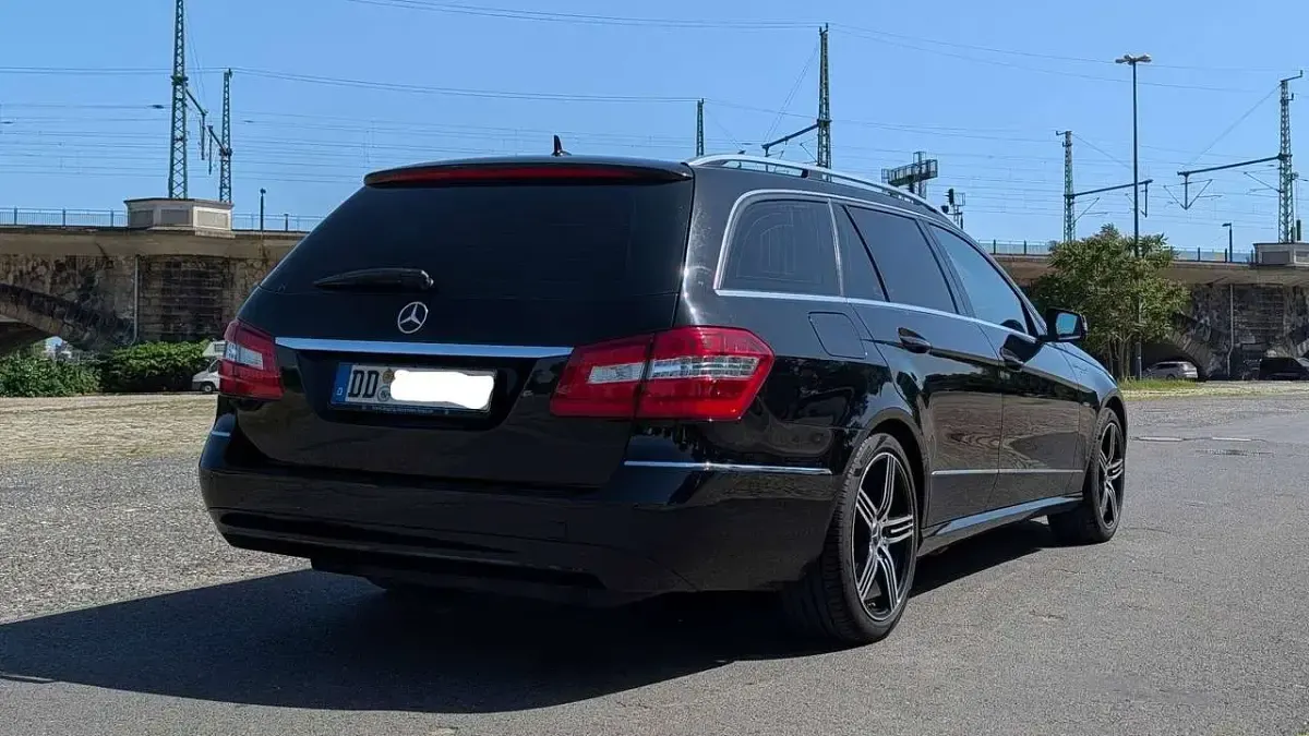 Gebraucht Mercedes E250 Elegance 204 PS (150 kW) 2010 Schwarz Kombi