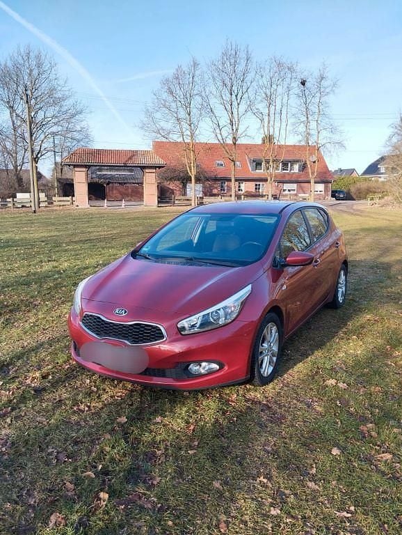 Gebraucht Kia Ceed 99 PS (72 kW) 2013 Rot Kleinwagen