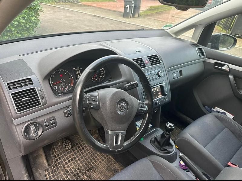 Gebraucht VW Touran 105 PS (77 kW) 2012 Schwarz Van / Kleinbus