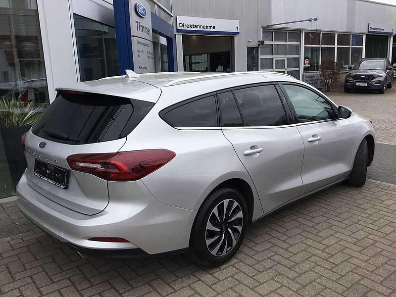 Gebraucht Ford Focus Titanium 116 PS (85 kW) 2023 Silber (moondust silver met.) Kombi
