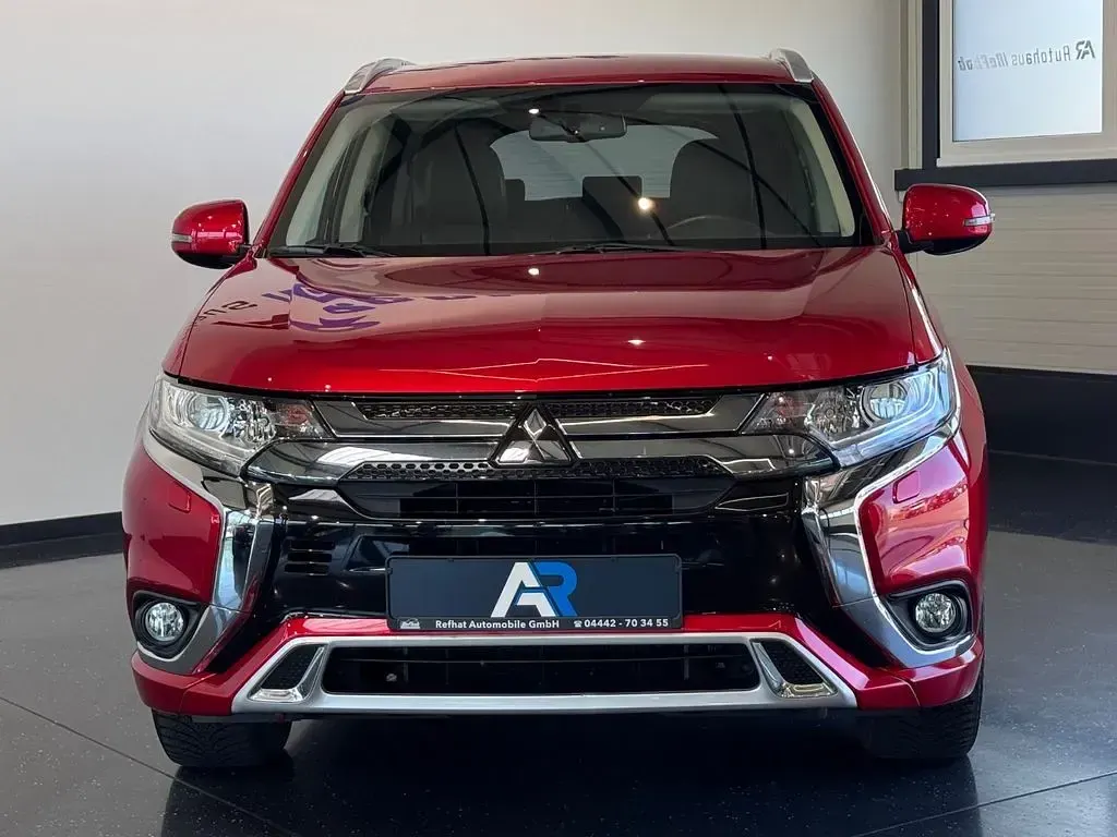 Gebraucht Mitsubishi Outlander P-HEV Basis 224 PS (164 kW) 2019 Rot SUV