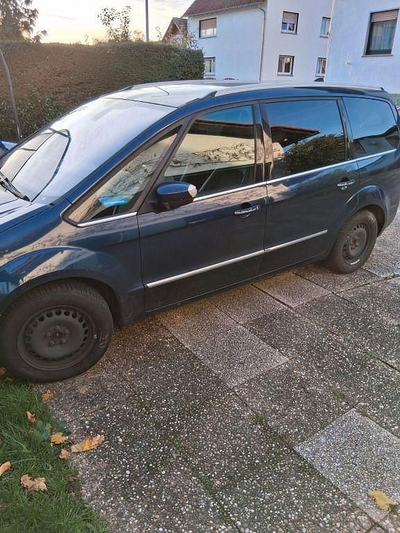 Blau Gebraucht 2010 Ford Galaxy Titanium Van / Kleinbus | 4.550 € (Fairer Preis) - Bild 1/2
