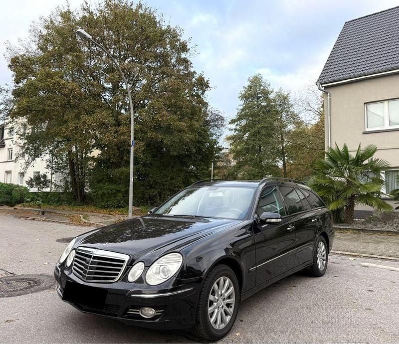Schwarz Gebraucht 2008 Mercedes E320 Avantgarde Limousine | 7.850 € (Fairer Preis) - Bild 1/4