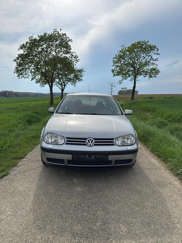 Silber Gebraucht 2001 VW Golf IV Kleinwagen | 600 € (Superpreis) - Bild 1/4
