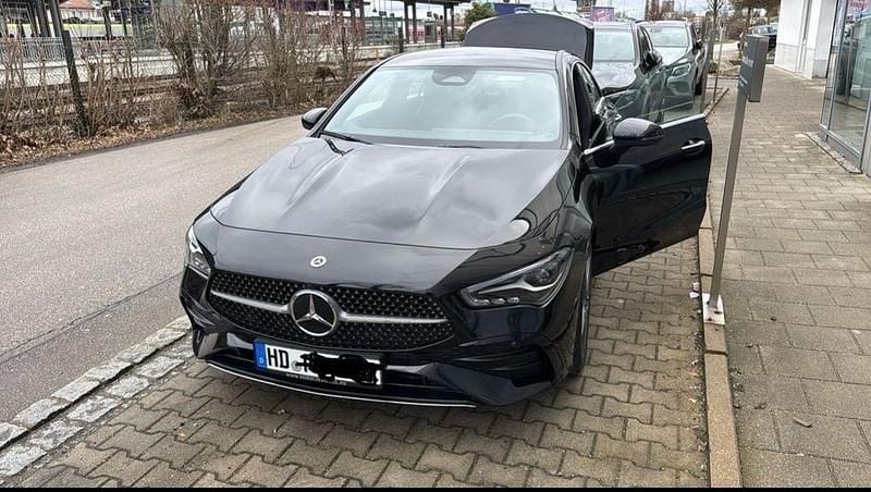 Schwarz Gebraucht 2023 Mercedes CLA250 AMG line Limousine | 37.950 € (Fairer Preis) - Bild 1/4