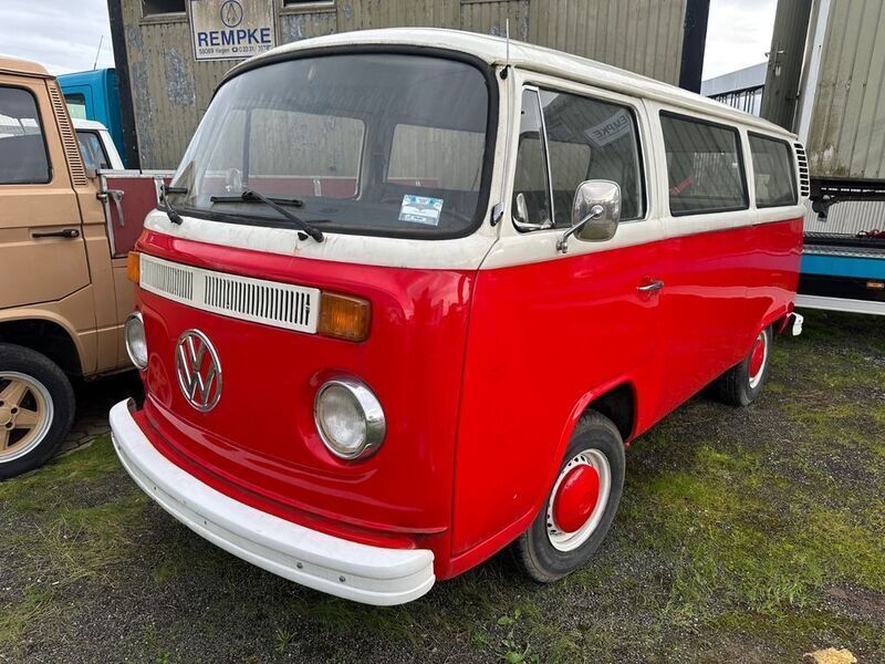 Rot Gebraucht 1973 VW T2 Van | 12.890 € - Bild 1/4