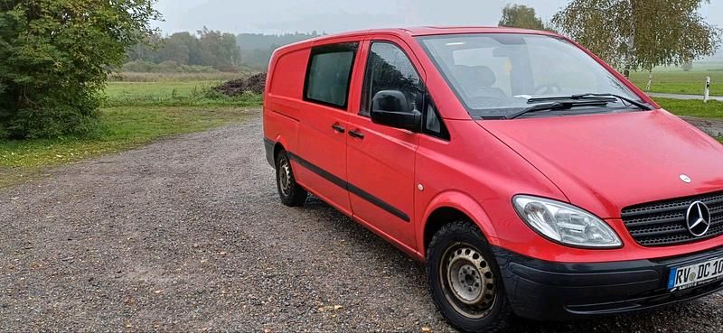 Rot Gebraucht 2006 Mercedes Vito Van / Kleinbus | 5.000 € - Bild 1/4