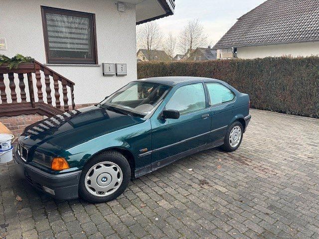 Gebraucht BMW 316 105 PS (77 kW) 1996 Grün Kleinwagen
