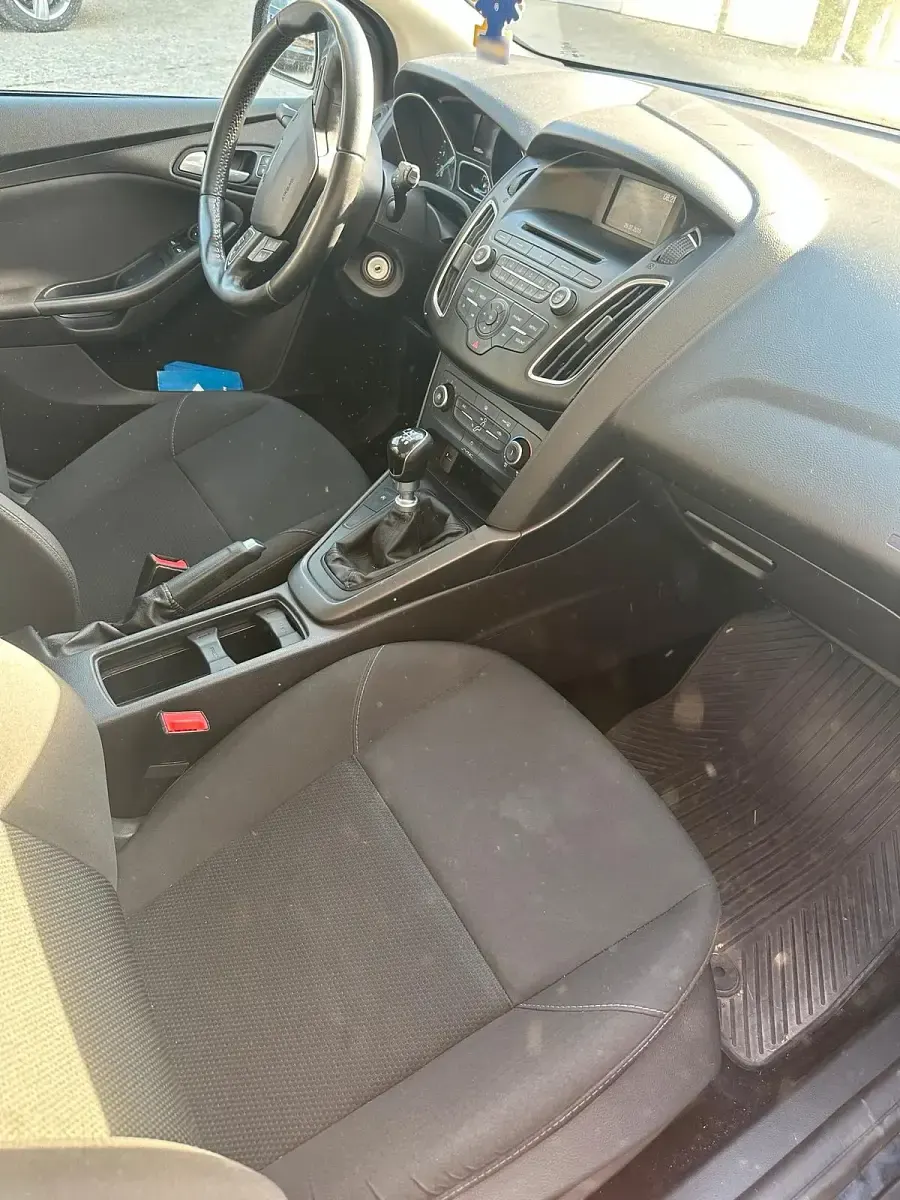 Gebraucht Ford Focus 105 PS (77 kW) 2016 Schwarz Kombi