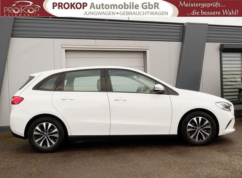 Gebraucht Mercedes B180 136 PS (100 kW) 2022 Weiß Van / Kleinbus