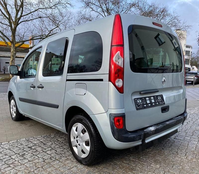 Gebraucht Renault Kangoo Expression 106 PS (77 kW) 2009 Silber Van / Kleinbus