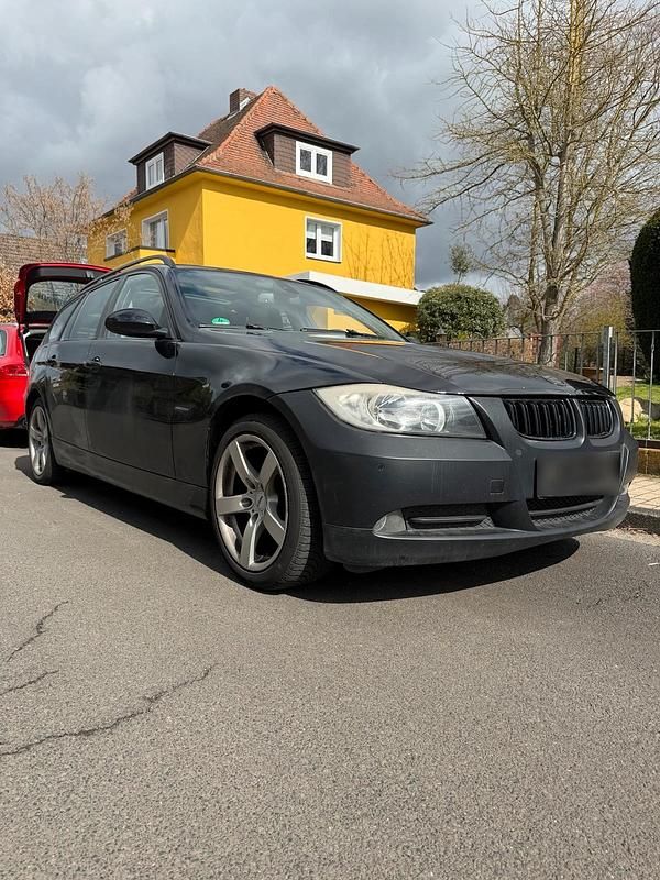 Gebraucht BMW 320 130 PS (95 kW) 2007 Schwarz Kombi