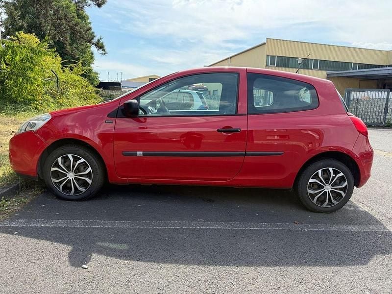 Gebraucht Renault Clio IV 75 PS (55 kW) 2012 Rot Limousine