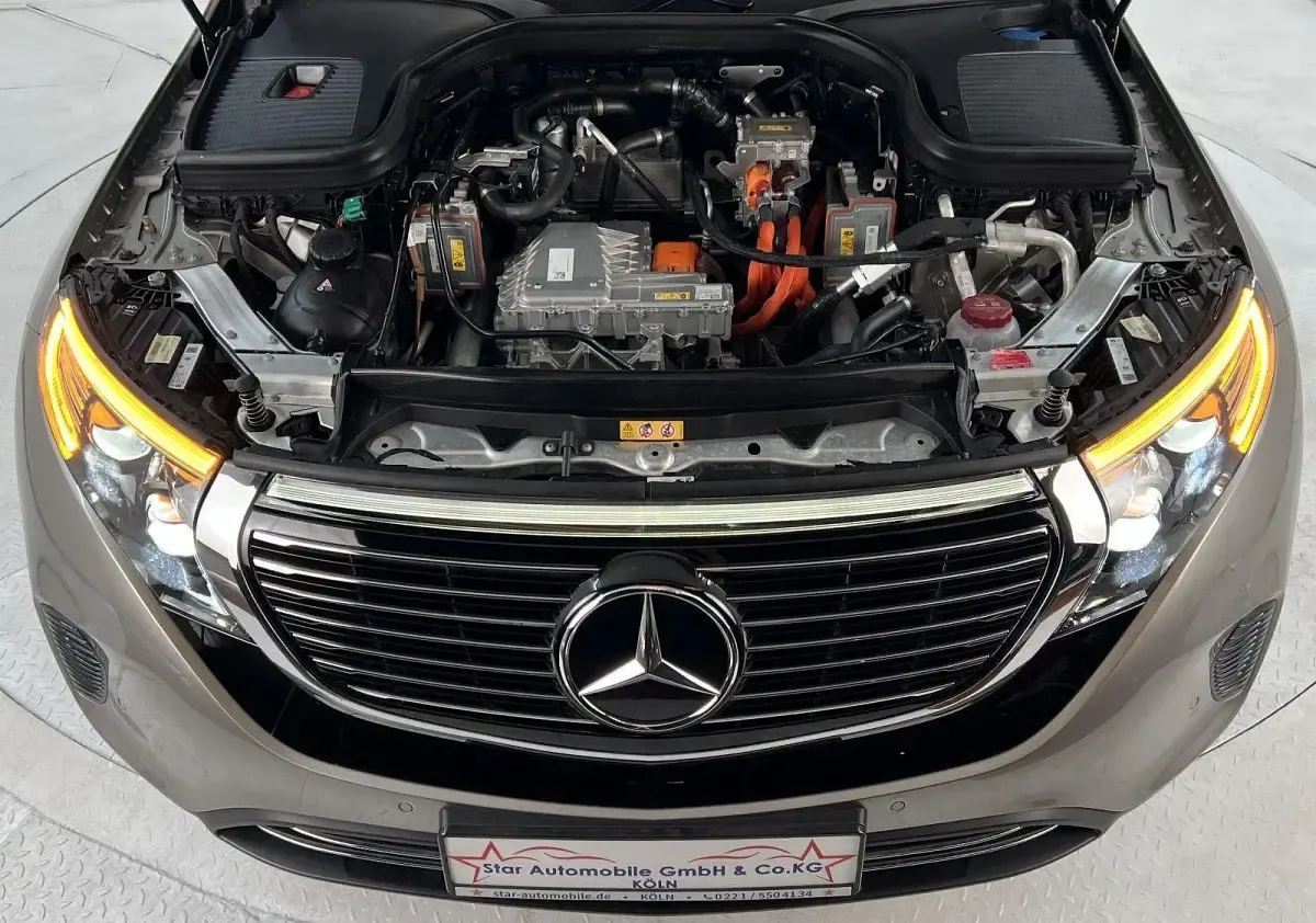 Gebraucht Mercedes EQC400 300 kW (408 PS) 2023 Silber SUV