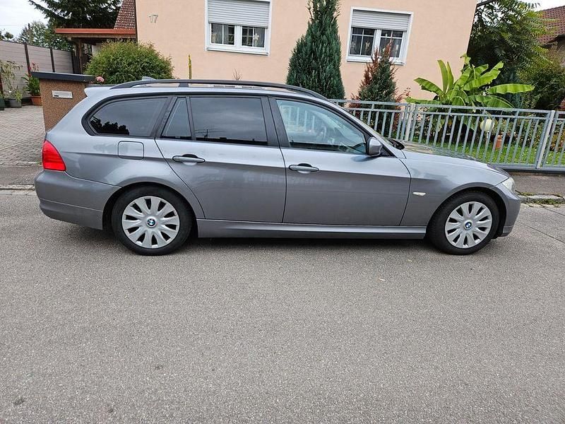 Gebraucht BMW 320 177 PS (130 kW) 2009 Grau Kombi