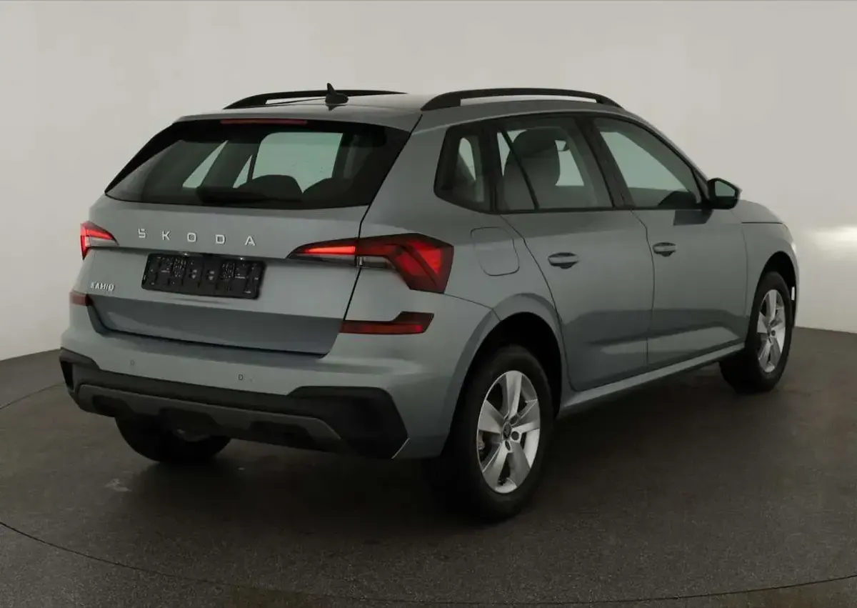 Neu Skoda Kamiq Selection 150 PS (110 kW) 2026 Race blau metallic SUV