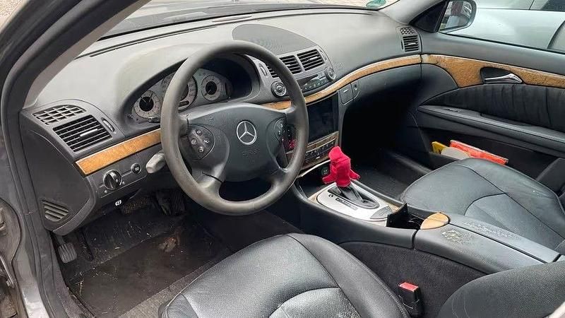 Schwarz Gebraucht 2006 Mercedes E280 Avantgarde Kombi | 1.900 € (Superpreis) - Bild 1/4